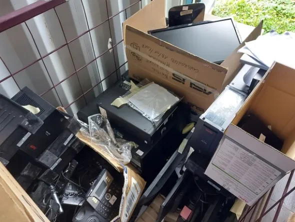 25#5641 Container navale ed attrezzatura elettronica