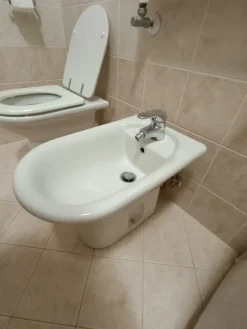 Coppia di sanitari e lavabo Ideal Standard