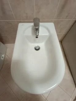 Coppia di sanitari e lavabo Ideal Standard