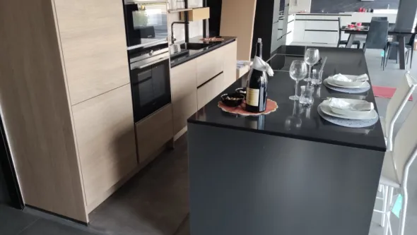 cucina con isola, completo di elettrodomestici
