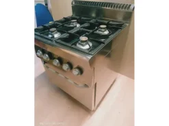 Cucina 4 fuochi con forno a gas SEMINUOVA