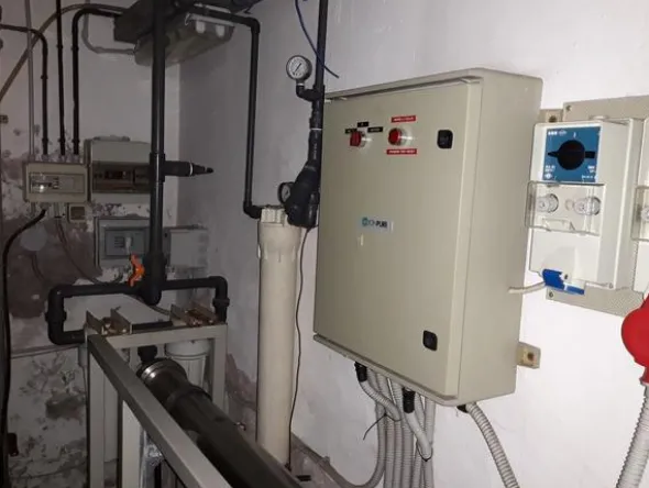 9#3675 Deionizzatore centralizzato e analizzatore automatico Alisei
