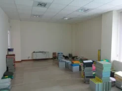 #8233 Deposito con uffici in complesso commerciale