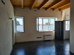#13244 Due negozi ex centri medici