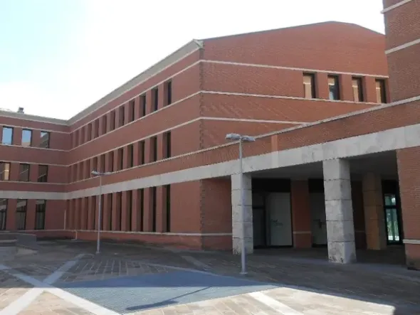 #19872 Due uffici e diciannove posti auto