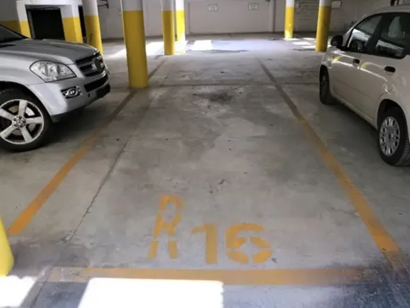 #19872 Due uffici e diciannove posti auto