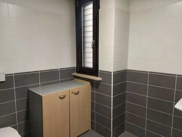 #18944 Due uffici in complesso residenziale con piscina