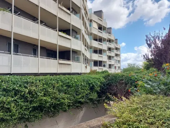 #18944 Due uffici in complesso residenziale con piscina