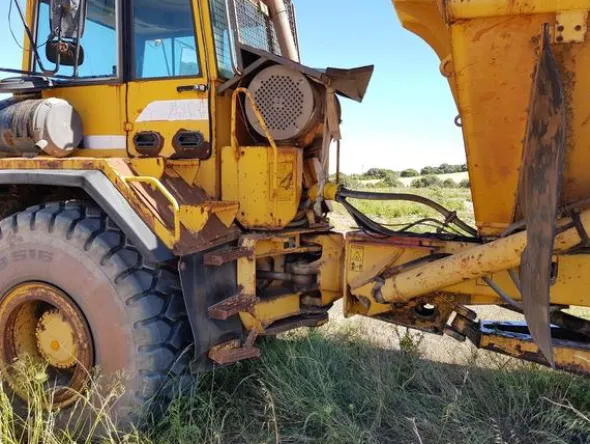39#4479 Dumper Volvo