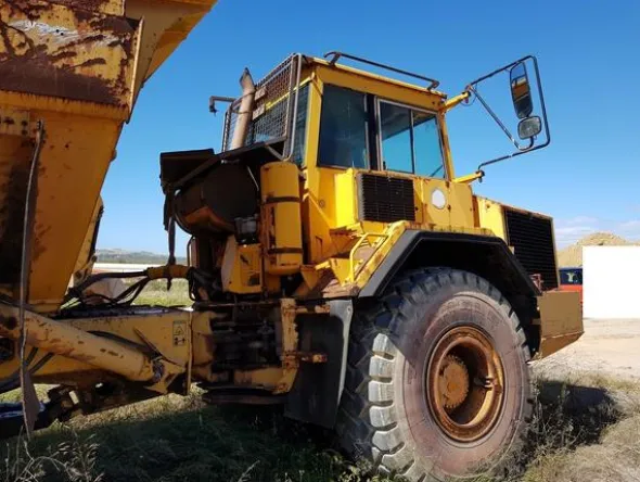 39#4479 Dumper Volvo
