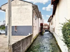 #23025 Edificio adibito a Bar-Ristorante con soprastante appartamento