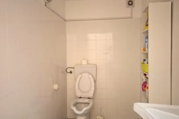 #24098 Edificio commerciale con parcheggio privato