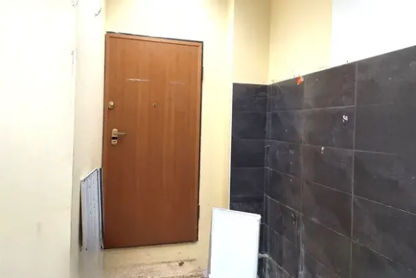 #24098 Edificio commerciale con parcheggio privato