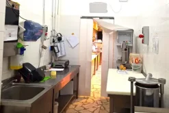 #24098 Edificio commerciale con parcheggio privato