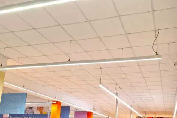#24098 Edificio commerciale con parcheggio privato