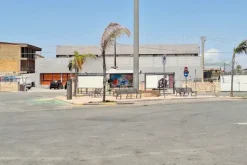 #24098 Edificio commerciale con parcheggio privato