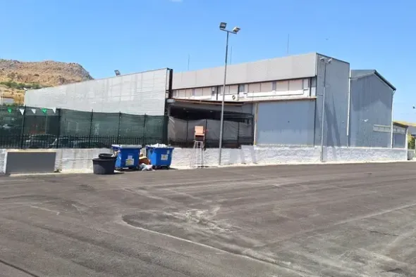 #24098 Edificio commerciale con parcheggio privato