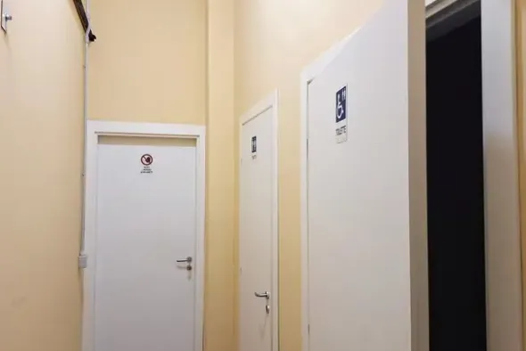 #24098 Edificio commerciale con parcheggio privato