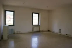 #14857 Edificio terziario con tettoie e corte privata