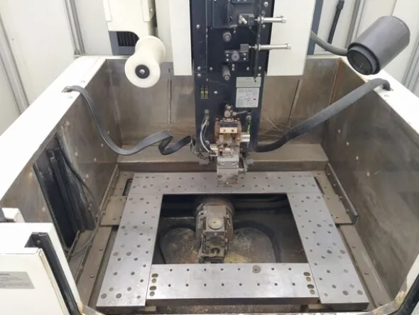 7#8345 Elettroerosione a filo con infilaggio automatico