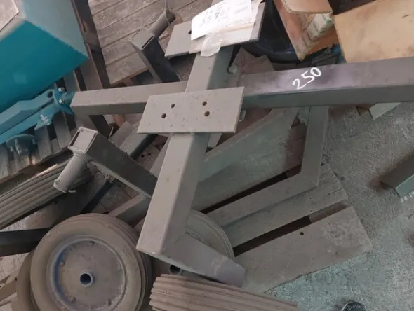 250#8349 Elettropompe e carrelli