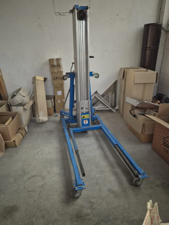 ELEVATORE DI MATERIALI GENIE