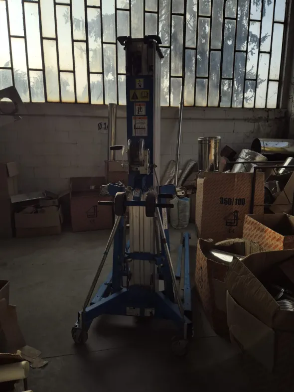 ELEVATORE DI MATERIALI GENIE