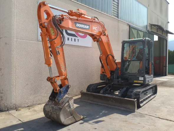 Escavatore cingolato Doosan DX85R-3