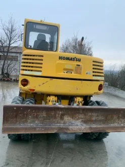 8#6189 Escavatore gommato Komatsu