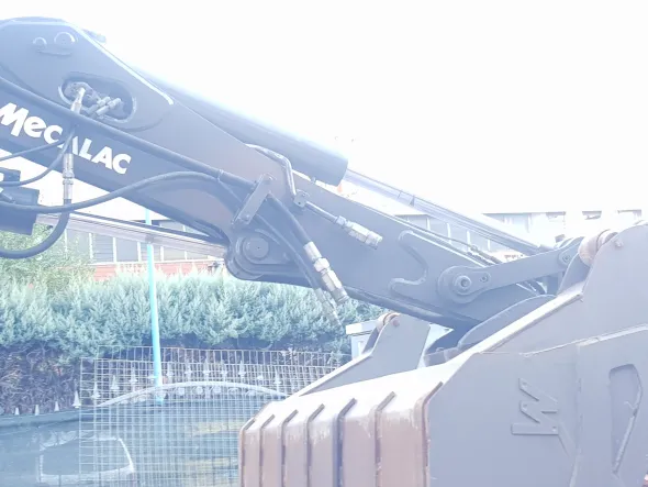 ESCAVATORE MECALAC 8MCR