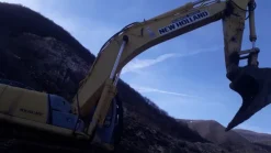 ESCAVATORE NEW HOLLAND E385 B