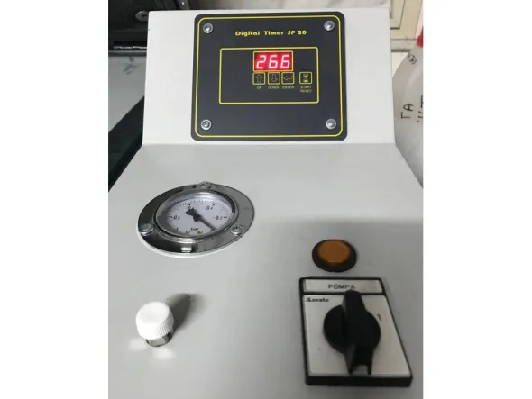Espositore per telai serigrafici a luce UV con neon