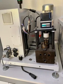 Estrusore da laboratorio