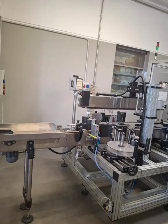 ET227 Etichettatrice con capsulatore usata – 2000 bph