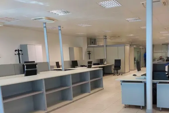 #20780 Fabbricato direzionale con cortile privato