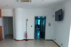#20780 Fabbricato direzionale con cortile privato