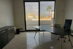 #20780 Fabbricato direzionale con cortile privato