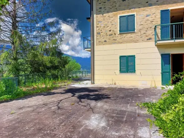 #21602 Fabbricato direzionale con residenza e servizi