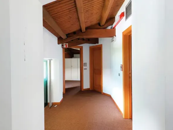 #21602 Fabbricato direzionale con residenza e servizi