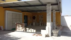 FABBRICATO + TETTOIE + PIAZZALE + TERRENO
