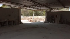 FABBRICATO + TETTOIE + PIAZZALE + TERRENO