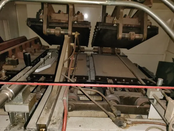 FORNO A TUNNEL PER WAFER