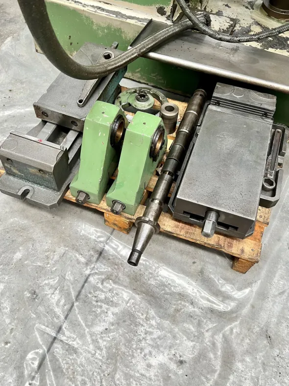FRESATRICE "MISAL" MOD. MASTER 727 visualizzata 3 assi