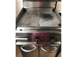 Fry top a gas SIGA con vano contenitore e vaschetta per scarico