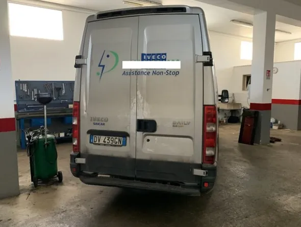 4#6947 Furgone Iveco Daily