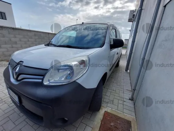 28#9875 Furgone Renault
