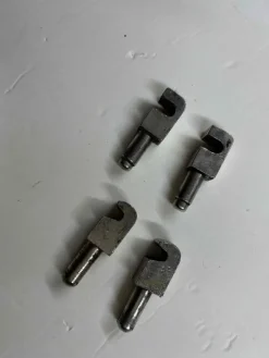 Ganci fissaggio macchina da cucire sul banco