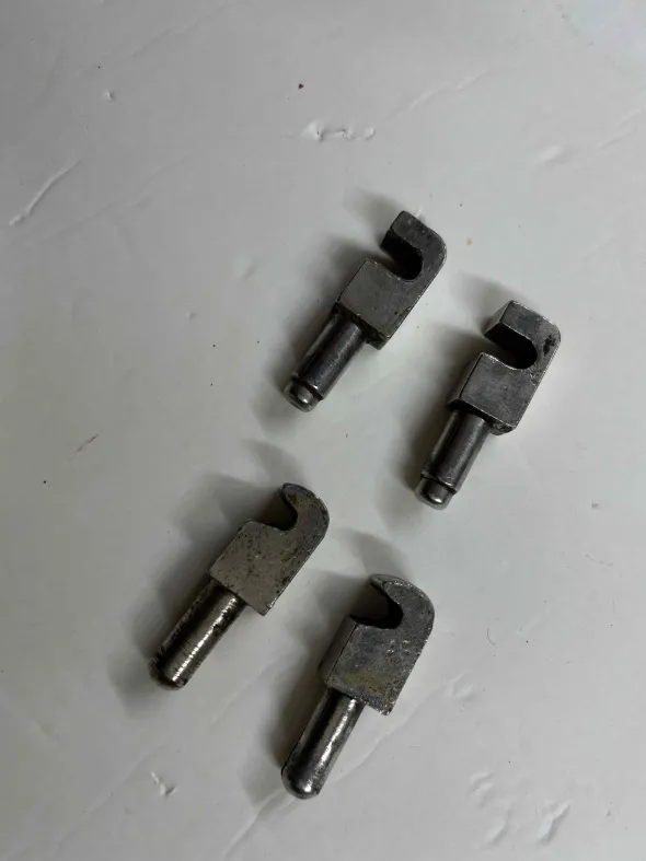 Ganci fissaggio macchina da cucire sul banco