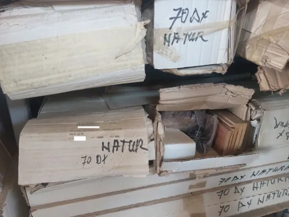 1#7942 Giacenza di magazzino materiali per infissi