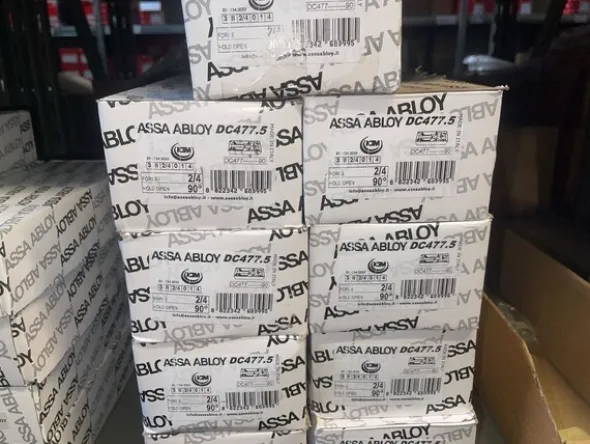9#8204 Giacenze di magazzino di chiudiporta